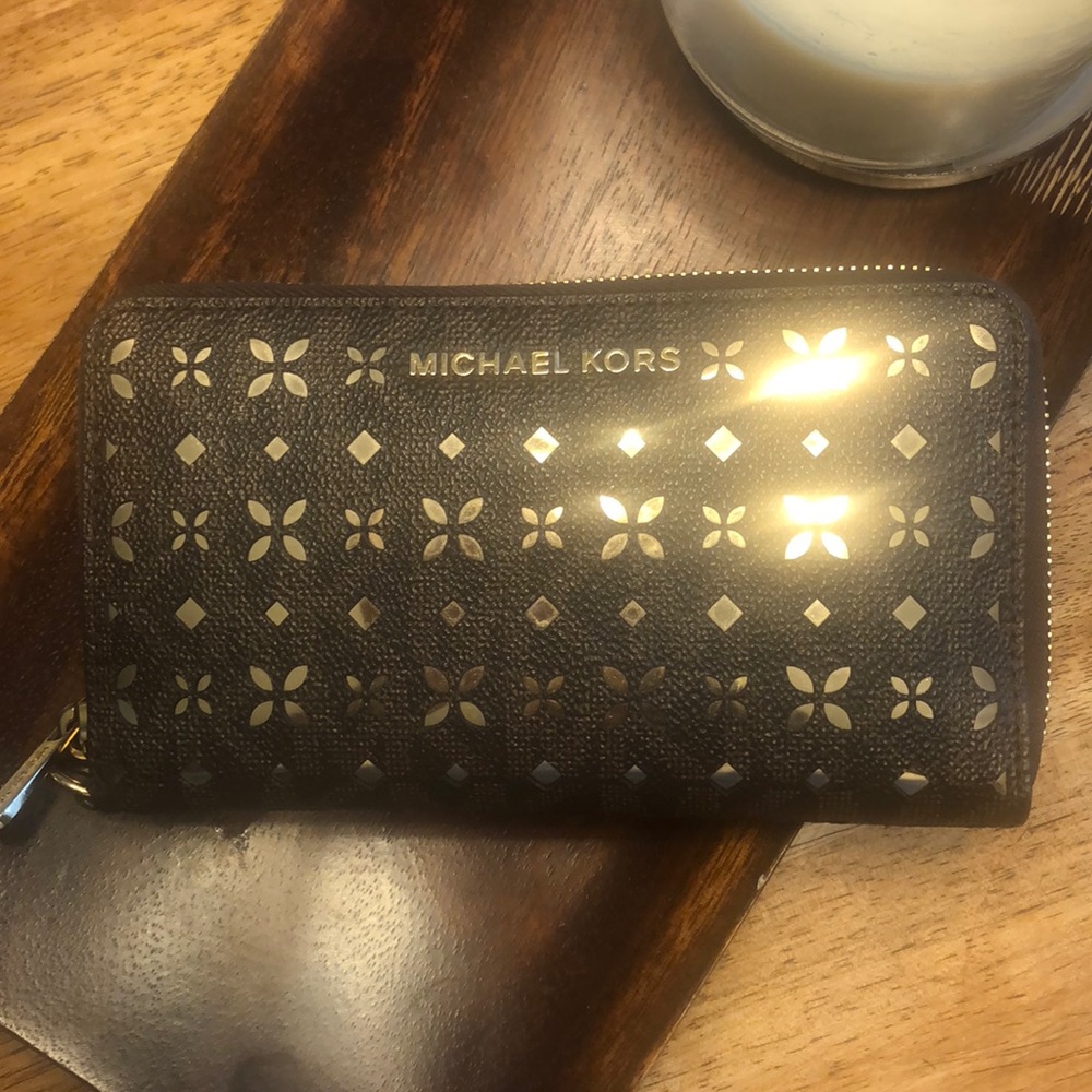 Michael Kors MK Wristlet - MISSING STRAP!